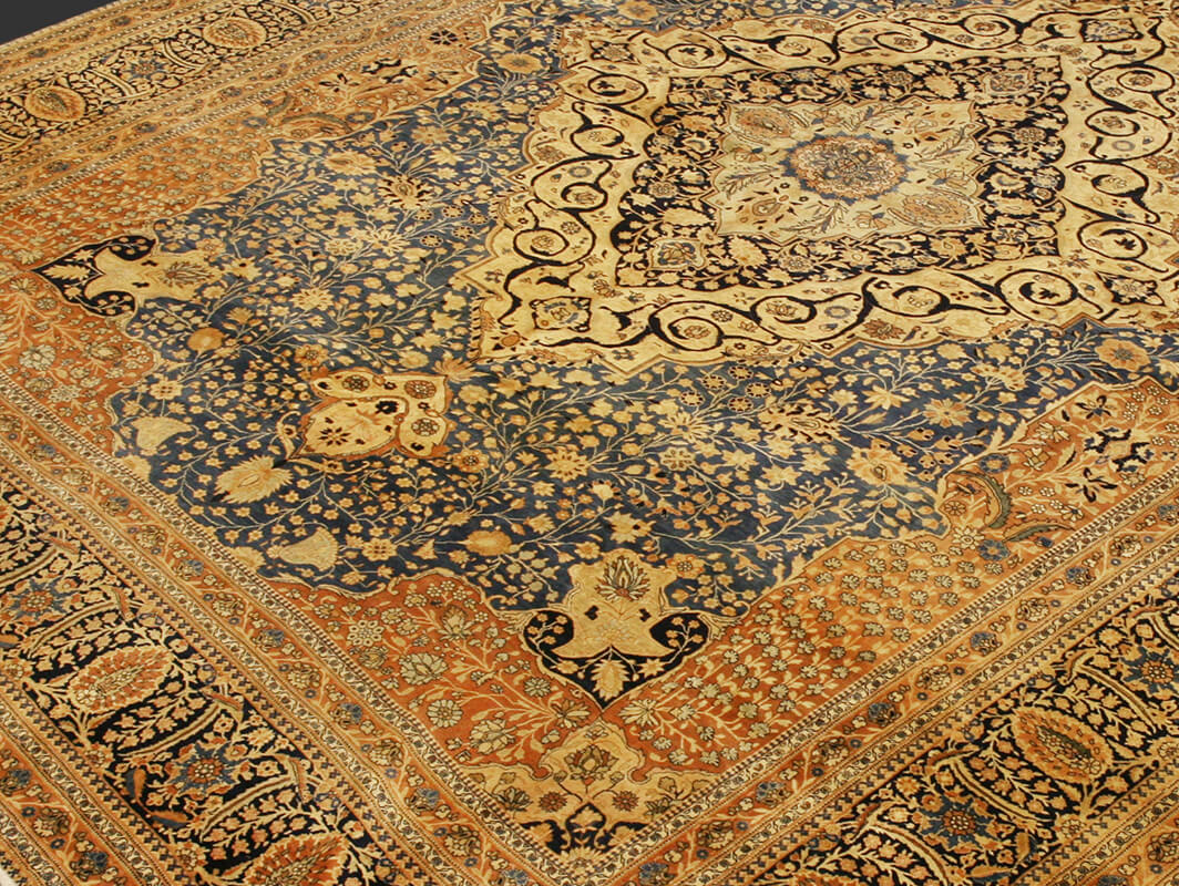 A Large Antique Persian Kashan Mohtasham Carpet (430x341 cm)